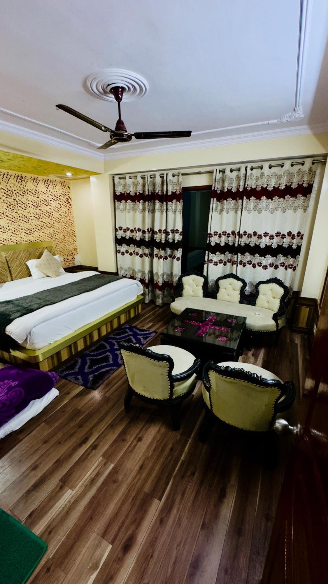 Hotel Apple Regency Шимла Екстериор снимка