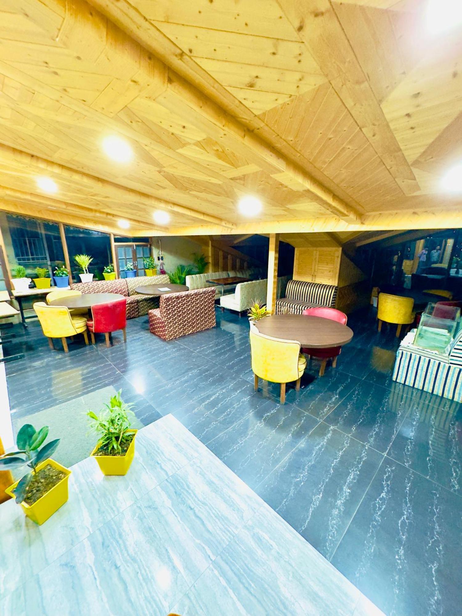 Hotel Apple Regency Шимла Екстериор снимка