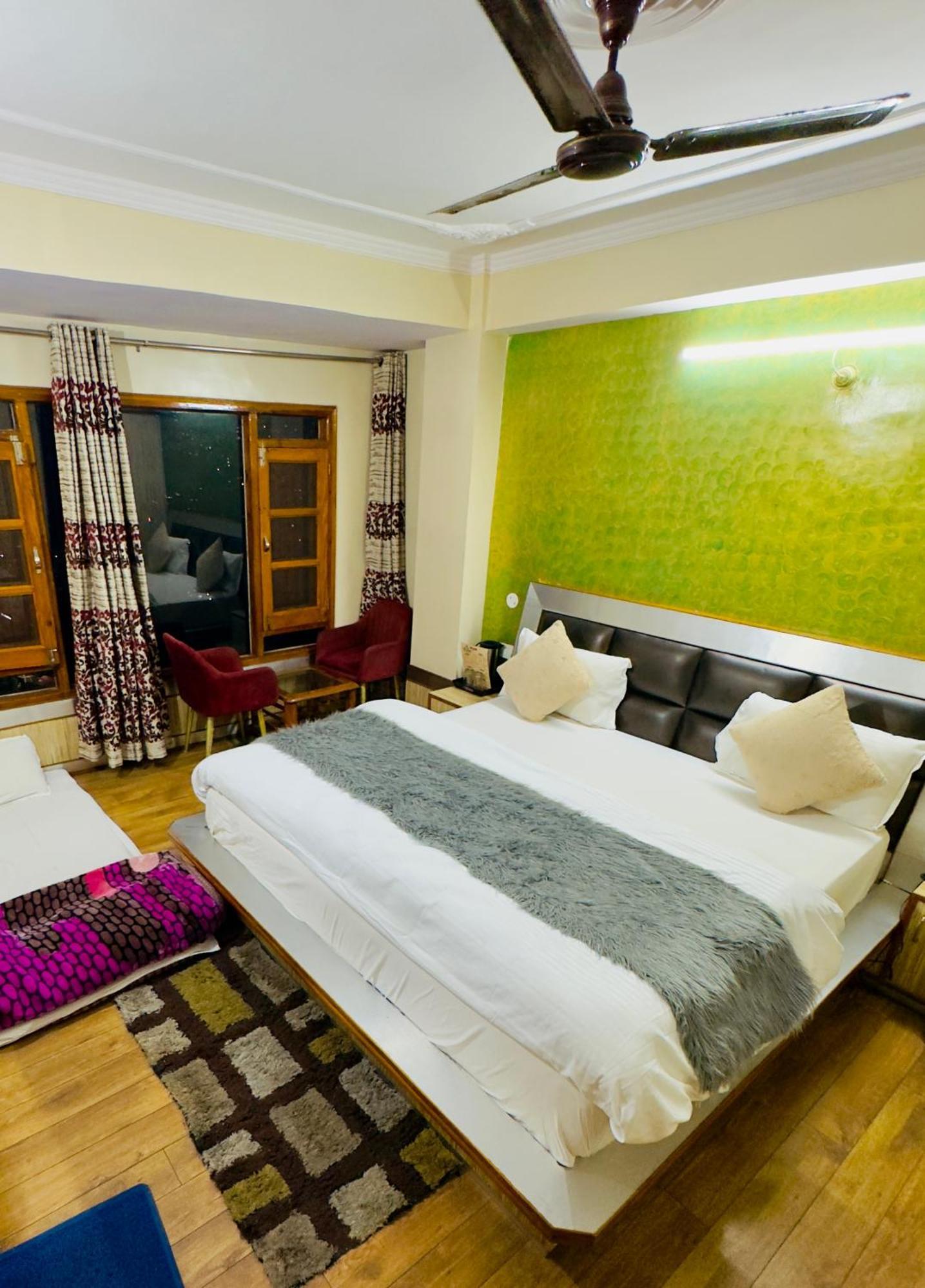 Hotel Apple Regency Шимла Екстериор снимка